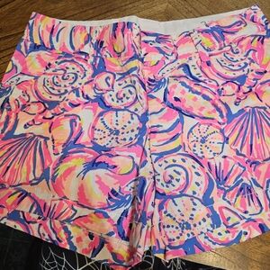 Lilly pulitzer Callahan shorts. Size 2. Shell of a time.